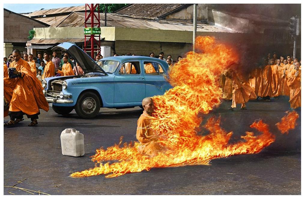 BUDDHISTICKÝ EXTREMISMUS Sri Lanka Sinhálci x Tamilové Japonsko mniši válečníci Vietnam Thich