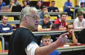 Studenti mohou využít i řadu podpůrných seminářů (počítačový, matematický nebo fyzikální seminář), které jim mohou pomoci se vstupem do vysokoškolského studia.