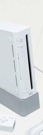 Pod tím delším narazíte na standardní konektory pro ovladače z Gamecube, kratší ukrývá dva sloty pro paměťové karty z GC.