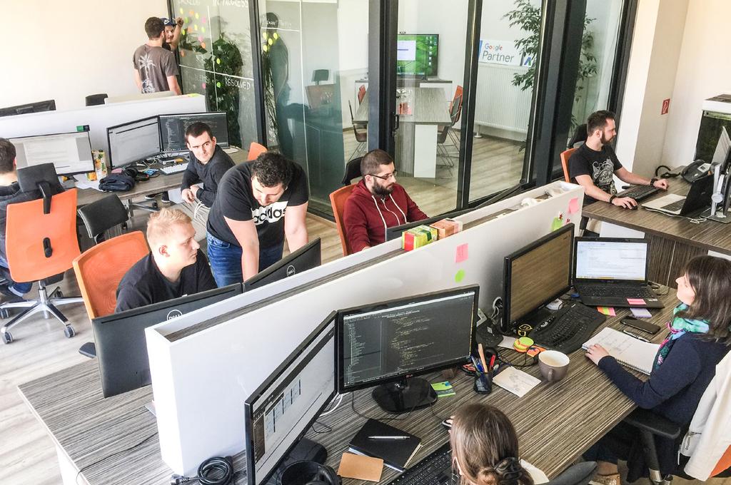 Zameriavame sa na vývoj webových aplikácií a inteligentných ecommerce riešení, ktoré dokážu analyzovať a
