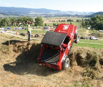 V neděli posádky volných tříd už zdolávaly upravené sekce, které v sobotu absolvovaly posádky mistrovských extra tříd.