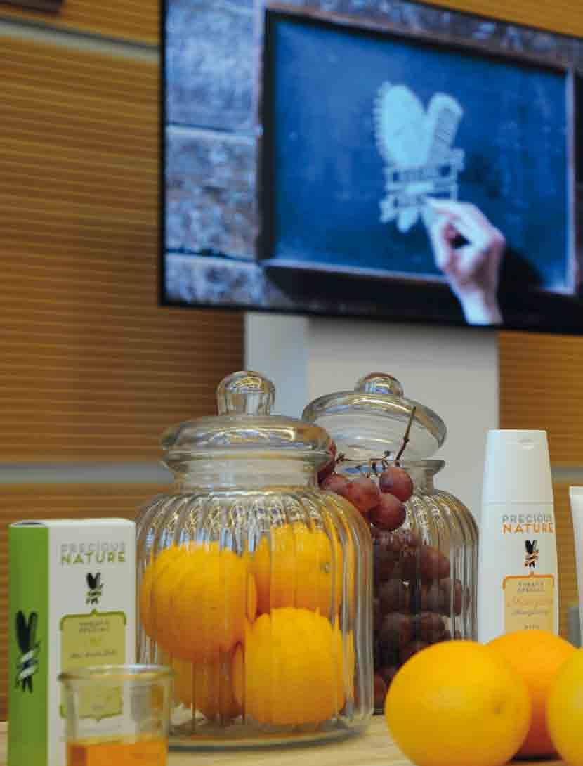 Tajemství přitažlivé vůně PRECIOUS NATURE Ochutnejte dvě nová vlasová menu novinky minulém čísle časopisu se představila nová, 100% V
