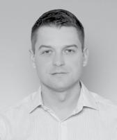 Mnozí mají ještě v paměti základní vojenskou službu, kdy se také vymýšlely různé práce, aby mužstvo mělo zaměstnání. Barvení trávy na zeleno nebyla až tak velká úchylka.