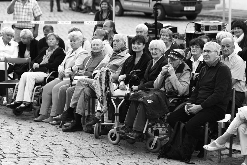 o nás Cílem našich aktivit je: Zvyšovat kvalitu života (nejen) ve stáří Udržovat, rozvíjet a prohlubovat duševní zdraví člověka a jeho psychickou pohodu a tím upevňovat i zdraví fyzické Pečovat o
