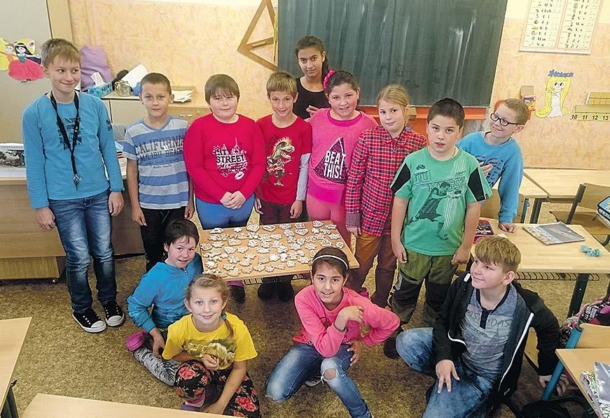 strana 12 Kdyňsko 6/2016 Vánoční perníčky ze Všerub Žáci všerubské školy již tradičně vystupují na akcích pořádaných městysem Všeruby.