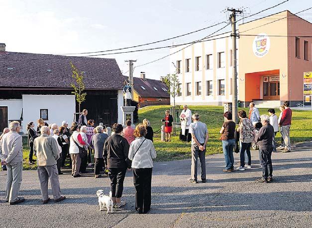 6/2016 Kdyňsko strana 9 Vysvěcení kostela v Pocinovicích Dne 24. září od 17. 30 hodin se uskutečnilo vysvěcení sochy sv. Jana Nepomuckého, která se nachází pod obecním úřadem.