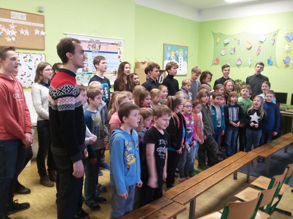 Pár slov ze školy Jako každý rok mě redakce Kurýra požádala o několik řádků do vánočního čísla. Letos mi to nedá a začnu trochu zeširoka.
