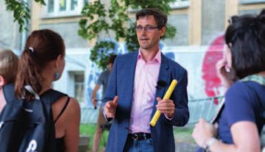 financuje, je zde veřejná jídelna a rodinné centrum. Další pobočka knihovny se otevře už začátkem příštího roku v OC Cíl.