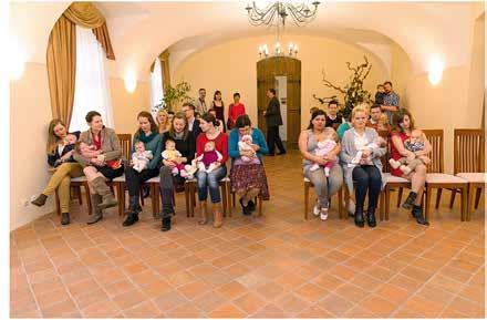 Jana Šimková, Lucie Nováková, matrikářky Foto: Rudolf Flachs Malé jubileum Na závěr masopustu pořádala Římskokatolická farnost Říčany společně s T. J. Sokol Říčany a Radošovice již 15.