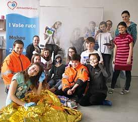 Interaktivní program první pomoci byl rozdělen do teoretické a praktické části. Třídy absolvovali teoretickou část v učebně a praktickou část v areálu školy.