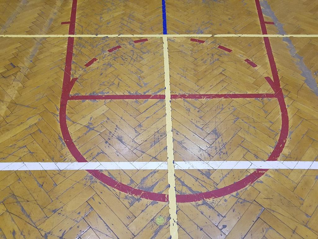 právě v králodvorské sokolovně ketbalový turnaj. Na to vzpomínám rád. Ten turnaj jsme tu ten- jsem odehrál v 80. letech svůj úplně první již zmiňovaný baskrát, myslím, vyhráli.