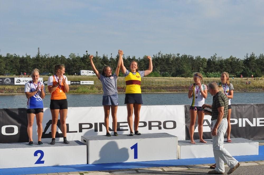 SPORTOVNÍ UDÁLOSTI V průběhu letních prázdnin utichla na sokolských O prázdninách nezaháleli ani v oddílu kanoistiky.