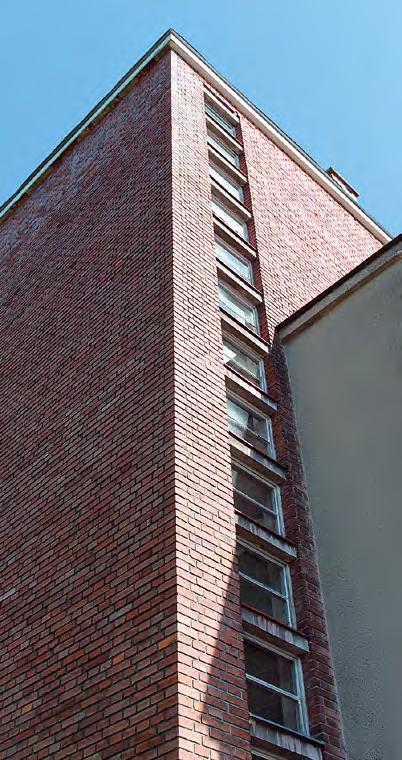 Vanicky po sobě zanechal řadu zajímavy ch staveb na Českotřebovsku. Sokolovna v architektově rodis ti patří k nejzajímavějs ím.