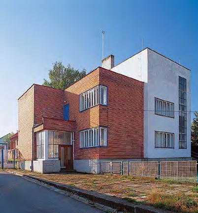 nebo Frantis ek Bartos. Jes tě věts ího věhlasu vs ak dosáhli c tyři architekti z vy chodních Čech.