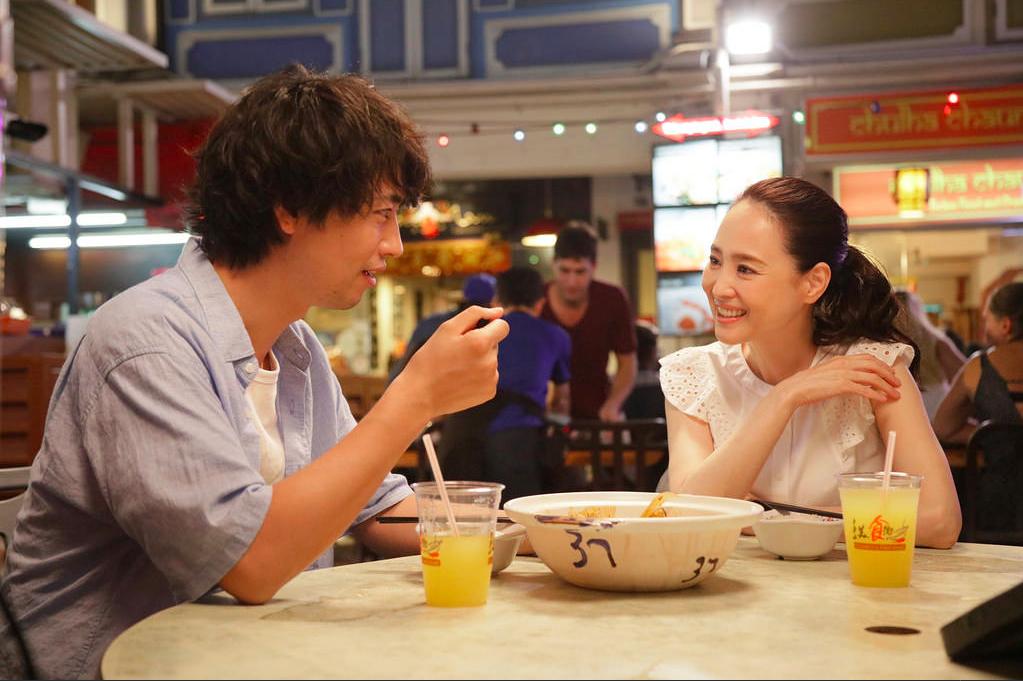HERCI O FILMU BISTRO RAMEN Jaký dojem na vás napoprvé udělal scénář? TAKUMI SAITO (Masato) Když jsem četl scénář poprvé, historii bak kut teh jsem neznal. Ani historii ramenu.