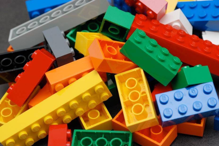 HRÁTKY S LEGEM Oslavte narozeniny s Bricks 4 Kidz a jejich lektory. Postavíme si model z LEGA dle tématu oslavy!