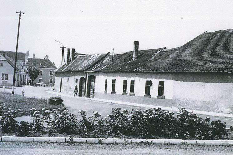 Historické foto - náves Březen 11.