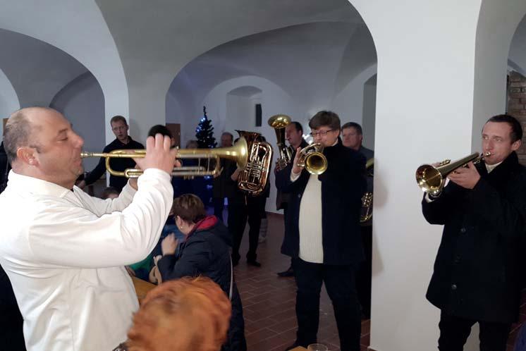 Zpívání u vánočního stromu Prosinec 51.