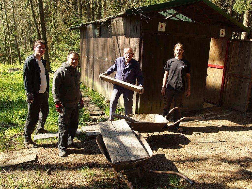 V průběhu
