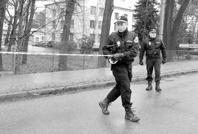 Pondělí 8. února 216 TÉMA DOBRÉHO DNE 7 Exstarosta obvinil velitele z korupce STRANA 1 Zneužití parkovací karty. Kriminální činnost?