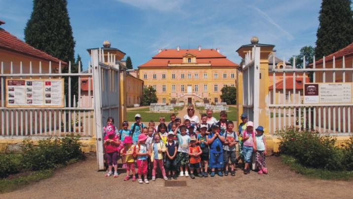 Cílem byl Krásný Dvùr. Po pøíjezdu jsme se nejdøíve zorientovali podle orientaèního plánu parku a pak se vypravili na krátkou Bc. Petr Matis procházku po tomto krásném zámeckém parku.