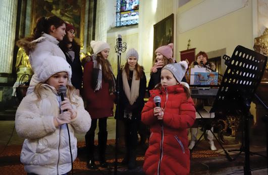 Jitky Hercikové, která toto setkání pravidelně organizuje. V jejich podání zazněly známé koledy. Foto: Renáta Parkmanová Víte, že... Technické služby Šluknov, spol. s r. o. v zimě udržují bezmála 60 km místních komunikací?