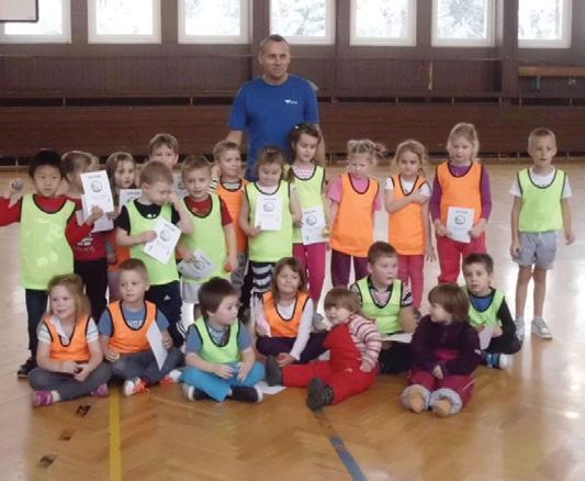Předškoláci se byli podívat v praktické speciální škole, kde se zapojili do společných činností a na oplátku děti z