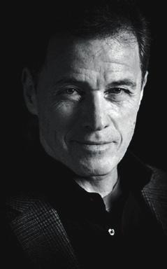 Skleněný STROP DAVID HARE Režie Překlad Dramaturgie Scéna Kostýmy Vít Vencl Jan Šotkovský Pavel Ondruch Michal Syrový Dana Hávová Kyra Hollisová Tatiana Vilhelmová Tom Sergeant Jiří Langmajer Edward