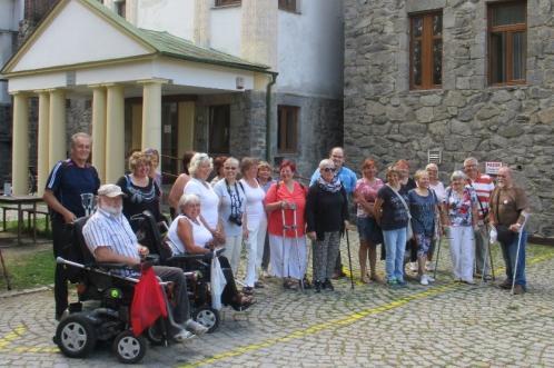 festivalu. To vše pod vedením PhDr. L. Zušťákové, členky AP. Další akce Návštěvy komentované výstavy v Křížové chodbě Karolina UK v Praze na počest 700. výročí narození císaře Karla IV.