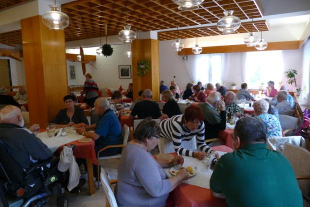 Náplň: každodenní kondiční cvičení ve skupinách, bazén, 2x masáže (zajištěny