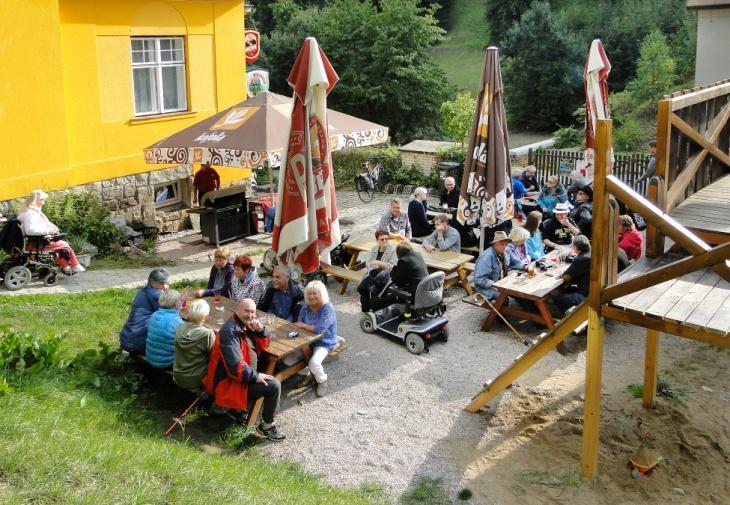 Výstavy Hlavním hnacím motorem v pořádání výtvarných výstav je již několik let doc. Vladimír Vondrejs.