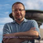 com Pavel Wlosok Respectfully Yours (New Port Line) Sólo piano nahrávka původem těšínského pianisty vznikla kompletně ve Spojených státech.