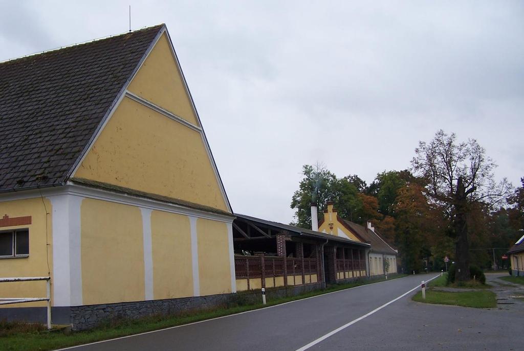 Obr. 9: Ilustrační foto Dvůr Obora u Třeboně (příklad dominikálního statku) 3.8.
