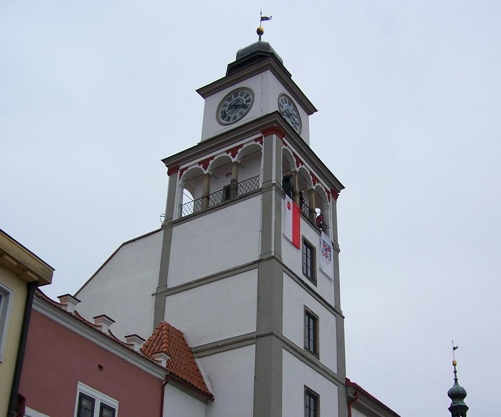 3.13. MÍSTO VYHLÍDKY ZADÁNÍ Veřejně přístupné místo, jehož vyvýšené umístění v terénu (vrchol kopce, úbočí) nebo v rámci stavby (rozhledna, věž) umožňuje přehlédnout významnou a atraktivní část