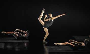 Program připomínal pestrobarevnou mozaiku, v níž nechyběly ukázky z klasických baletních titulů, neoklasických choreografií ani současných tanečních děl, která se nevyhýbají náročným tématům,