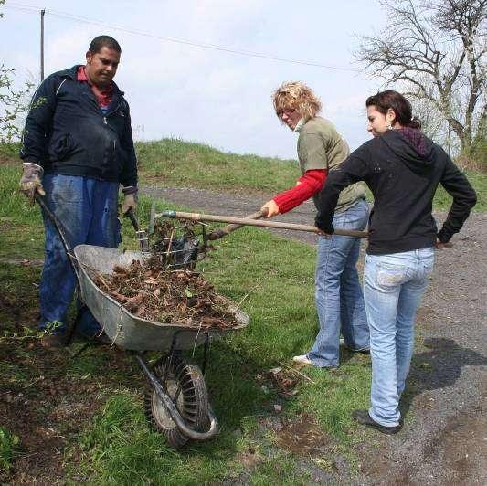 Poslání sdružení Posláním občanského sdružení Český západ je budovat na území Toužimska a Tepelska občanskou společnost, kterou charakterizuje zájem