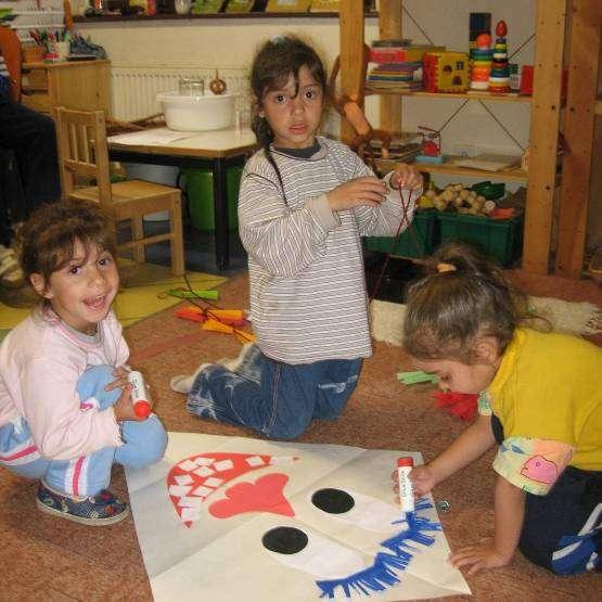 Naše činnost - pracujeme s dětmi, mládeží i dospělými - pracujeme s jednotlivci i s celou komunitou -