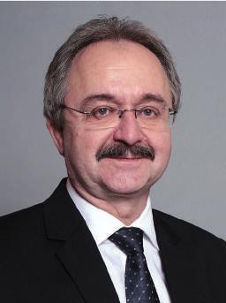 Slovo ředitele Vážení přátelé, mohu-li trochu parafrázovat svého oblíbeného Karla Čapka, je těžko definovat funkci ducha, vzdělání či kultury; víme, že se toho nenajíme a že se tím nedá osít pole