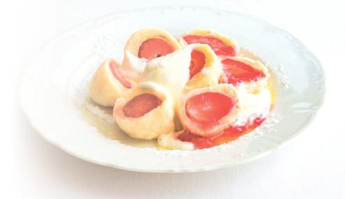 Detská jídla 3ks Tvarohové knedlíky s jahodami a vanilkovým krémem... 95,- 70g Kuřecí řízečky s hranolky... 105,- Prílohy 200g Pečená brambora s česnekovým dipem... 49,- 200g Šťouchaný brambor.