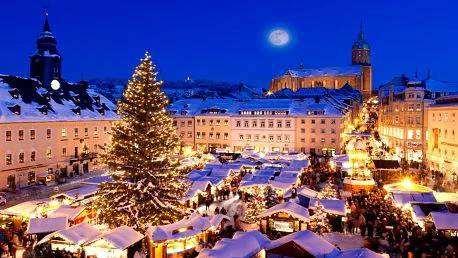 ADVENT Advent je období čtyř neděl před vánočními svátky. Je to doba radostného očekávání příchodu Spasitele, duchovní přípravy na Vánoce, doba rozjímání a dobročinnosti.