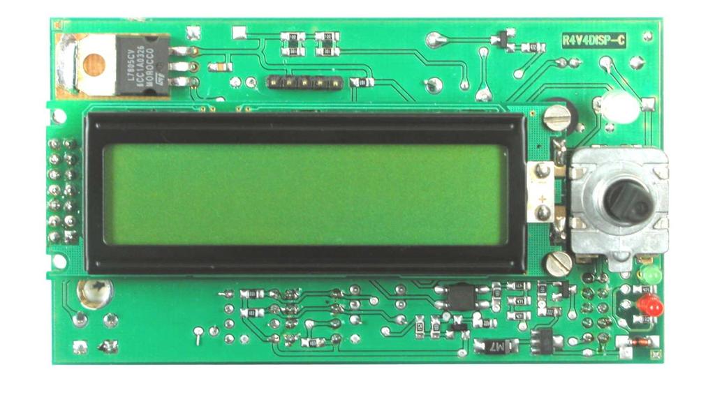 Na menší desce je displej, ovládací prvek a mikrořadič řídicím programem. Obě desky jsou spojeny plochým kabelem. Rozšiřující modul EXP4 zabírá v rozvaděči rovněž místo modulu DIN 6M.