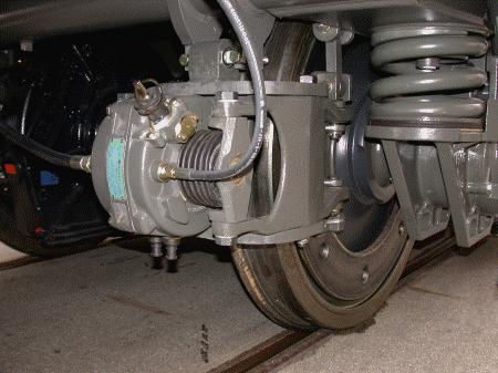 Brzdicí mechanika je sloučena do kompaktní jednotky, skládá se z brzdových čelistí, brzdového válce, nastavení opotřebení, brzdového obložení, pružinové části a upevňovací konzoly. 5.