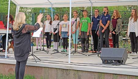 Jedná se o setkání občanů u sošky andělíčka, která byla po dlouhých letech