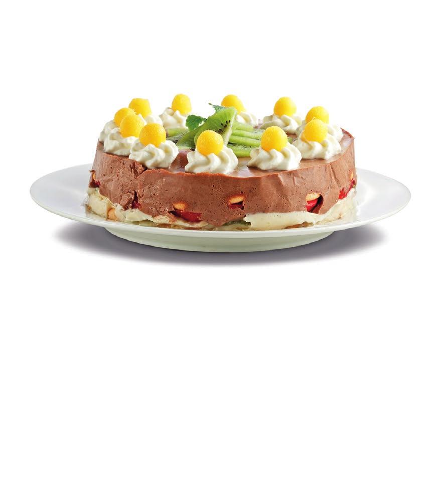 Rozmixujeme, přidáme pokrájené máslo s cukrem, vanilkový cukr, žloutky a tvaroh. Mixujeme do hladkého krému.