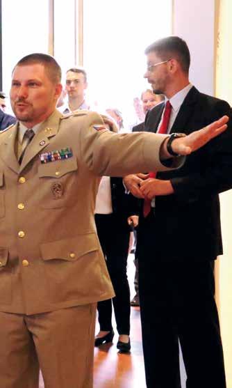 jako výzdoba legionářského vlaku, Plečnikova čalouněná židle čajovka, fotbalový míč ze zápasu mezi výběrem spojeneckých armád a britské armády, jenž se konal v Londýně 15. března 1941, vlajka 312. čs.