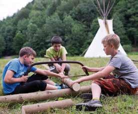 Dle nepsaného pravidla navíc po ohni začne i Celotáborová hra a to svou první etapou. Letos skauti a skautky pomáhali Sherlocku Holmesovi v chytání nebezpečného zločince.