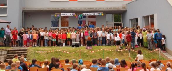 2017 Učitelé Vychovatelé - spolupráce se základní školou v Taufkirchenu a zajištění výměnného pobytu žáků - příprava žáků k získání certifikátů ELEC - organizace návštěv dětí z okolních mateřských