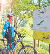 cena rodinné jízdenky (2 dospělí a 2 děti) na Osoblažskou úzkokolejku. 4. cena vouchery na zapůjčení koloběžek pro celou rodinu v TIC Krnov. Více informací o soutěži naleznete na www.jesenik.