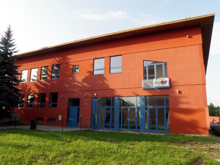 Zároveň školka získala nové herní prvky na zahradu, byl vybudován sáňkařský vrch.