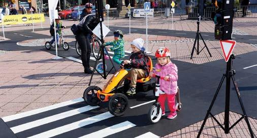 DĚTSKÝ DEN překvapí pohádkovým lesem Zlínští organizátoři připravili pro nejmenší návštěvníky výstavy automobilů a motocyklů CZECH DRIVE opět bohatý doprovodný program v rámci dětského dne, který